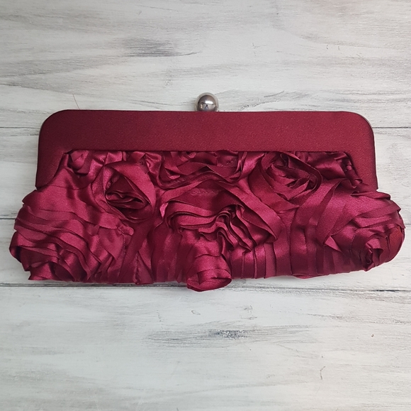 🌸2for$10 Burgundy clutch with optional strap - Picture 1 of 3